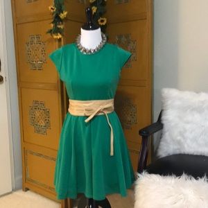 Emerald dress with loops for belt